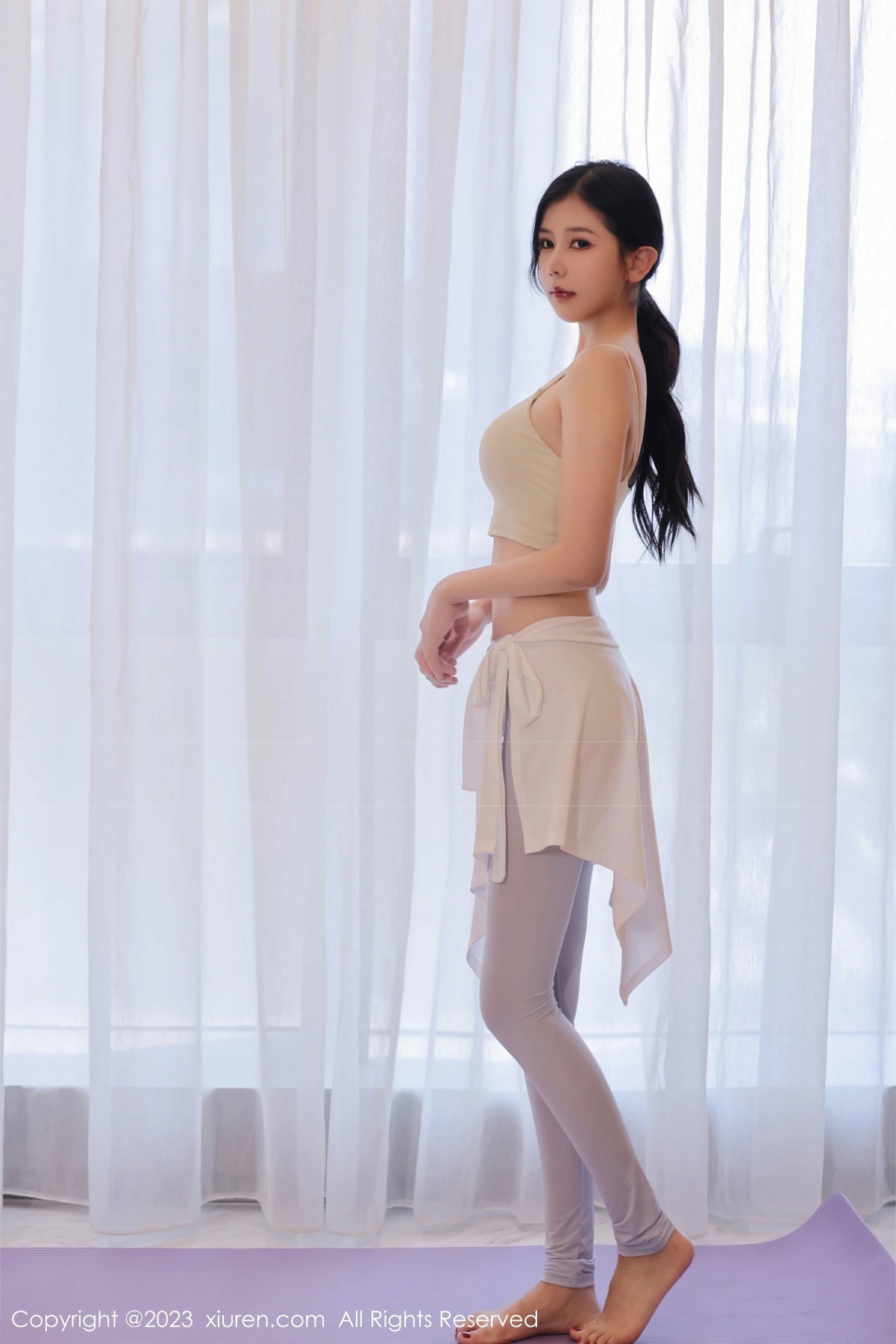 [XiuRen秀人网] 2023.08.28 No.7294 尹甜甜 性感浅色瑜伽服 广州旅拍写真 [67+1P]