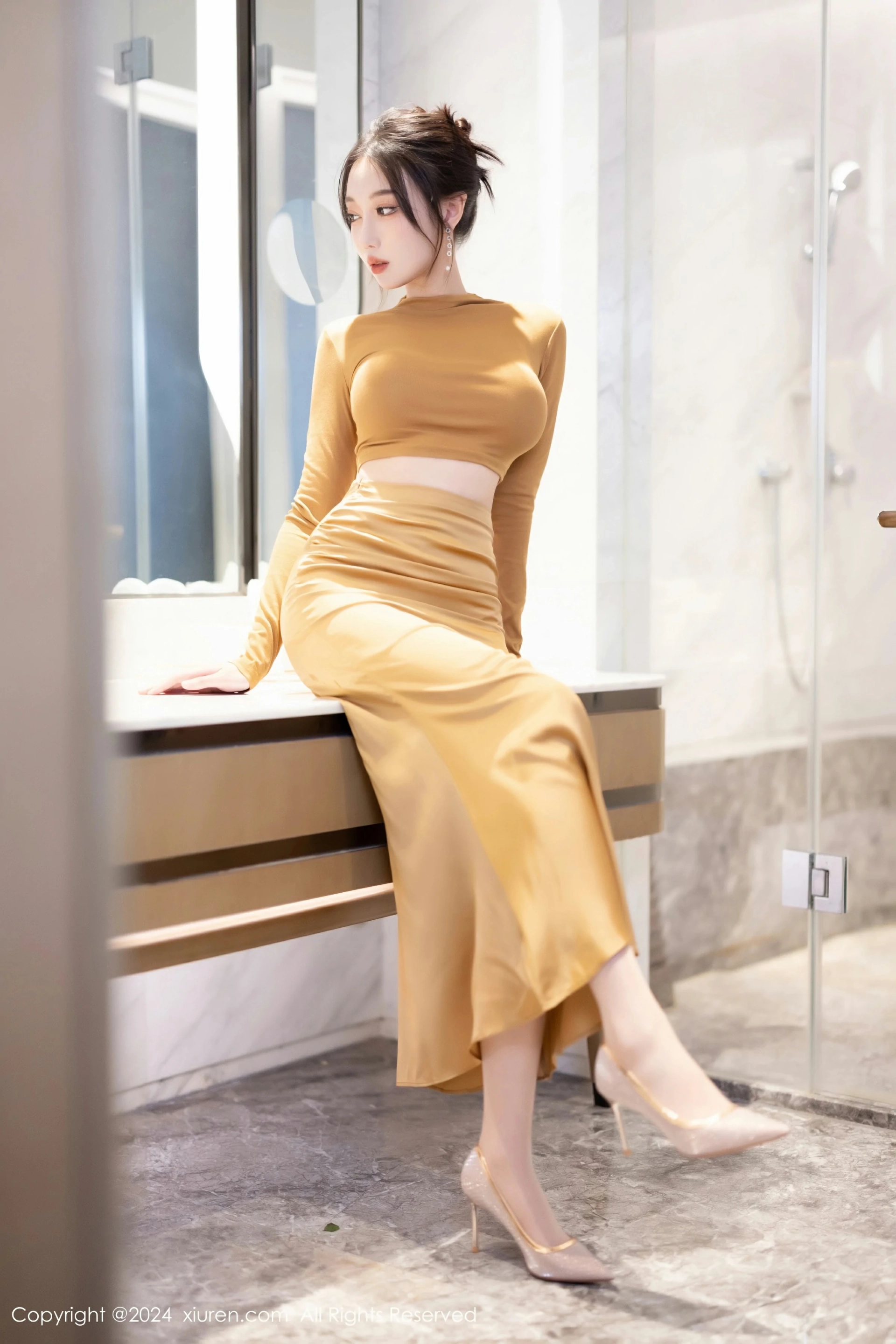 [XiuRen秀人网] 2024.05.21 No.8574 玥儿玥 性感黄色长裙 诱人原色丝袜 哈尔滨旅拍写真 [81+1P]